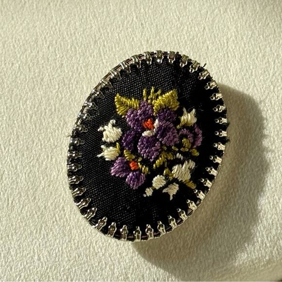Vintage Black Purple Green Silver Floral Embroidered Needlepoint Oval Brooch - Picture 5 of 5